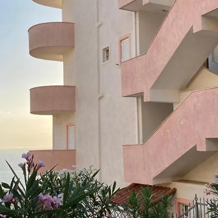 Tani 2 In The Of Is Located On Panorama Street Below The Lekursi Castle Apartman *