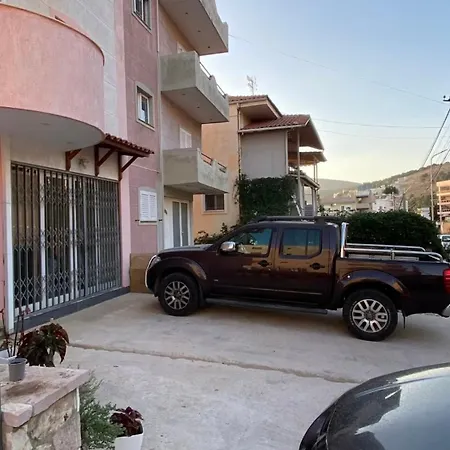 Tani 2 In The Of Is Located On Panorama Street Below The Lekursi Castle Saranda