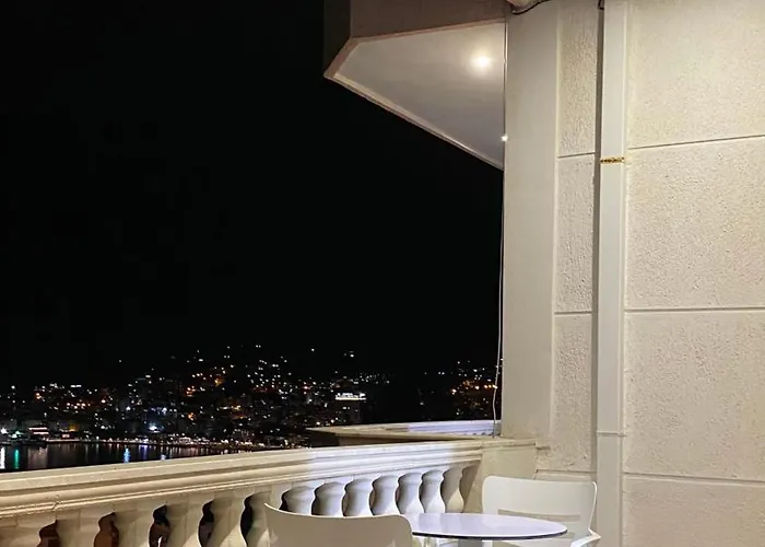 Tani 2 In The Of Is Located On Panorama Street Below The Lekursi Castle Apartamento Sarandë