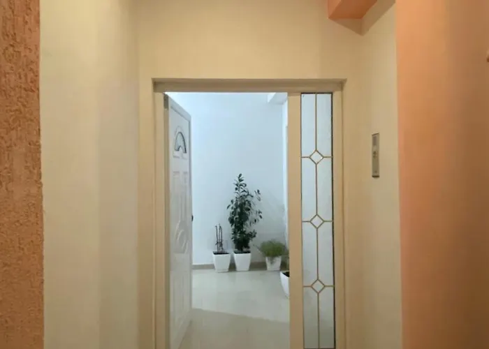 Tani 2 In The Of Is Located On Panorama Street Below The Lekursi Castle Apartamento