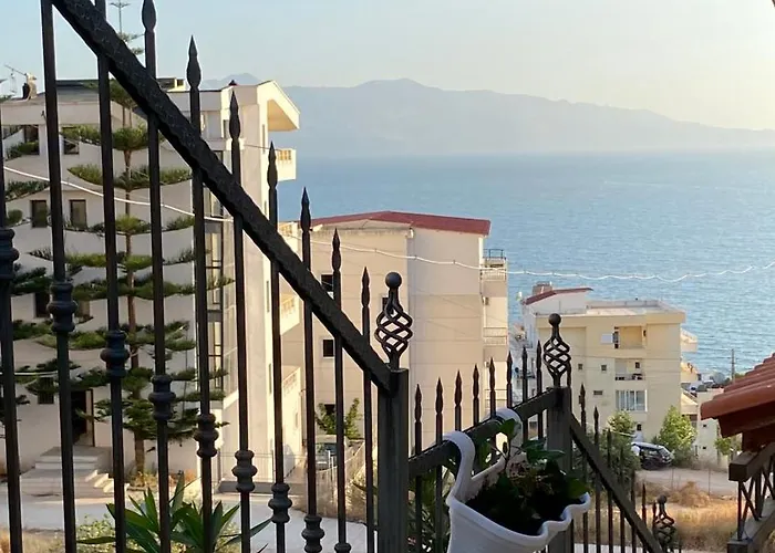 Tani 2 In The Of Is Located On Panorama Street Below The Lekursi Castle Apartamento Sarandë