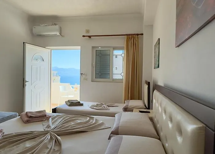 Tani 2 In The Of Is Located On Panorama Street Below The Lekursi Castle Apartamento Sarandë
